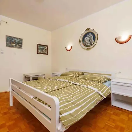In 51201 Apartment